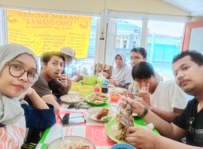 Warung Makan Kamandowo fendy pratama adiputra, 1. Omah Cabe, 2. RM Kembang Joyo, 3. RM Dapoer Emak Pati, 4. Mbok Endut Pati, 5. Waroeng SS – Spesial Sambal, 6. Omah Kuno Seafood and Coffee, 7. Resto Surya, 8. Waroeng Pati, 9. RM Suka Suka, 10. RM Sapto Renggo Baru, 11. Kampoeng Pati, 12. The Anya Garden And Resto, 13. Warung Makan Kamandowo, 14. Nasi Gandul Romantis Pak H S Sardi, 15. Rindang 84, 16. the dona & doni, 17. Resto Omah Sapi, 18. Pelangi Seafood & Chinese food Halal, 19. Logissteak, 20. Laras Rasa Resto Seafood, 21. Pemancingan Sumber Urip, 22. Sushi Queen, 23. Nasi Pedes Tempe Semangit Mbak Sus, 24. WK Seafood Kaliampo Margorejo Pati, 25. Goedang Kapoek Resto, 26. Kampoeng Air Resto, 27. Riantika Warehouse