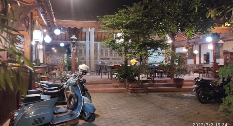 Warung Masduki Nur Iman Nugroho, 1. Sego Dalem, 2. RM Selaras, 3. Teh Jawa Resto, 4. Warung Masduki, 5. Sego Kucing Jogja Pekalongan, 6. Teras Bali, 7. Obonk Steak &amp; Ribs, 8. Pondok Ikan Bakar WIROTO, 9. Rumah Makan Panderasa, 10. Warung Makan Murah Meriah Pekalongan, 11. RM Sop Buntut Bu Leman, 12. Kios KUSTIANI, 13. Ayam Gepuk Super Lezat, 14. Sego Rakyat Mbak Ibah, 15. Teras Makan Indra Sari, 16. RM Sari Raos, 17. Nasi Uwet Haji Zarkasi, 18. Ayam Bakar Wong Solo, 19. Jade Restoran, 20. Raja Ampat Resto, 21. Soto Tauto Bang Dul Pekalongan (Pusat), 22. Soto Kudus Adi Roso, 23. RM Bung Kombor Kepiting, 24. Rumah Makan Sedep Wangi, 25. Pondok Ikan Bakar hitam Manis, 26. Garang Asem H. Masduki, 27. Lesehan Nasi Megono