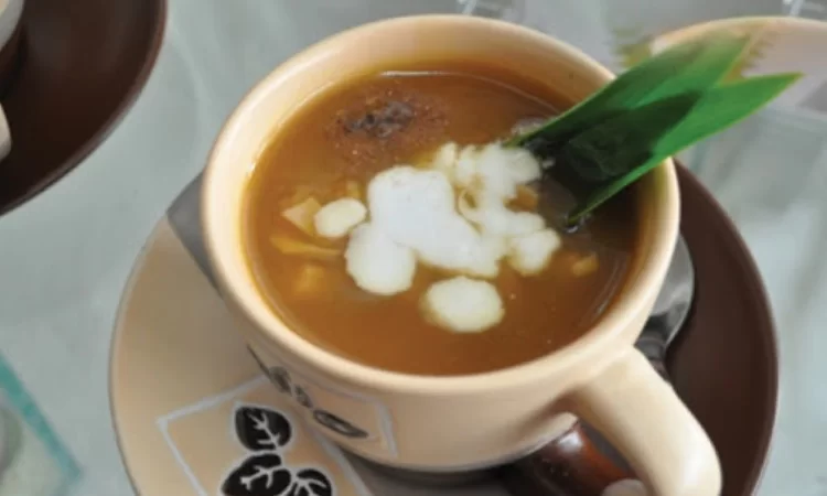 Wedang Coro via Serikatnews, 1. Soto Kerbau, 2. Soto Kudus, 3. Sate Kerbau, 4. Lentog Tanjung, 5. Nasi Pindang Kerbau, 6. Garang Asem, 7. Jenang Kudus, 8. Keciput, 9. Ceriping Pisang, 10. Intip Ketan, 11. Jongklong, 12. Madu Mongso, 13. Geplak Sari, 14. Rengginang, 15. Tape Ketan, 16. Soto Kaki Kambing Gang 3, 17. Nasi Opor Sunggingan, 18. Nasi Ayam Mentog Kasmini, 19. Ayam Gongso, 20. Kacang Bawang Sumber Geulis, 21. Sirup Parijoto, 22. Pecel Pakis Colo, 23. Tahu Kecap, 24. Sayur Kangkung Santan, 25. Kopi Jetak, 26. Wedang Pejuh, 27. Wedang Coro, 28. Tahu Telur, 29. Nasi Jangkrik Daun Jati, 30. Lepet, 31. Kopi Muria, 32. Bumbu Pecel, 33. Keripik Kulit Pisang Tanduk, 34. Keripik Pakis, 35. Gethuk Nyimut Kajar, 36. Batik Khas Kudus, 37. Caping Kalo, 38. Kerajinan Bambu Desa Jepang, 39. Kerajinan Limbah Kayu, 40. Kerajinan Tempurung Kelapa, 41. Peci Goni, 42. Peci Pandan