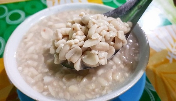 Wedang Kacang Khas Magelang, 1. Getuk Bolen, 2. Getuk Trio, 3. Klepon Magelang, 4. Jenang, 5. Ampyang atau Gula Kacang, 6. Keripik Getuk, 7. Wajik Magelang, 8. Slondok, 9. Tape Ketan Magelang, 10. Pothil, 11. Permen Tape, 12. Grubi, 13. Tahu Gundul, 14. Keripik Sayur, 15. Buntil Daun Talas, 16. Sate Pisang Miroso, 17. Puyur, 18. Krasikan, 19. Unthuk Cacing, 20. Geblek, 21. Yangko Mochi, 22. Kaos khas Magelang, 23. Miniatur Candi, 24. Kerajinan Pahat Batu, 25. Kerajinan Gerabah, 26. Gendolo Khas Magelang, 27. Kupat Tahu Dompleng Khas Magelang, 28. Wedang Kacang Khas Magelang, 29. Sarung Tenun Khas Magelang, 30. Kerajinan Kerang Khas Magelang, 31. Batik Khas Magelang, 32. Ukiran Kayu dan Tanduk Khas Magelang, 33. Wayang Kertas Khas Magelang, 34. Wayang Kulit Khas Magelang, 35. Miniatur Alat Musik Gamelan
