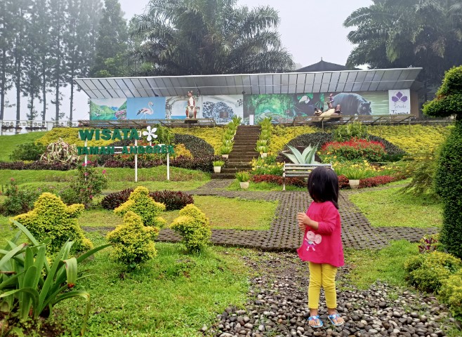 Wisata Taman Anggrek Giska Adhita