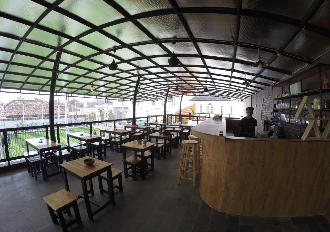 55 Cafe Cianjur Sinar Simpati TV, 1. Sabore Kitchen, 2. Secret Garden Cafe, 3. Depdoo, 4. Chicoba Cafe, 5. Mak Ecih Cafe, 6. The Celcius Coffee, 7. Bacil Cianjur, 8. Nicole’s Kitchen and Lounge, 9. Mayoutfit & Cafe, 10. Tan Keng Cu Resto & Bakery, 11. Twank Kitchen, 12. Cafe 259 Cianjur (Tutup), 13. Mr.Ebood Platinum Sayang, 14. Kilometer95 Coffee, 15. Orange Cafe Cianjur, 16. Arseven Coffee Corner, 17. Acakadut resto & Coffee Shop (Tutup), 18. Resto Wisata Ciherang, 19. Saung De Faqih, 20. Waroeng Botram, 21. MBS Bistro and Cafe (Tutup), 22. Langit Cafe, 23. Cafe Bcny, 24. Kedai Kopi Riung Gunung, 25. Sela Kopi, 26. Imah Kopi Cianjur, 27. Wardis Koffie, 28. 55 Cafe Cianjur, 29. diKala Coffee & Eatery Cianjur, 30. Cimaya (Tutup), 31. Ujala Cafe & Roastery, 32. De Baksoku, 33. Bakso Niku, 34. Cafe Teras ANYUN, 35. M Garden Cafe