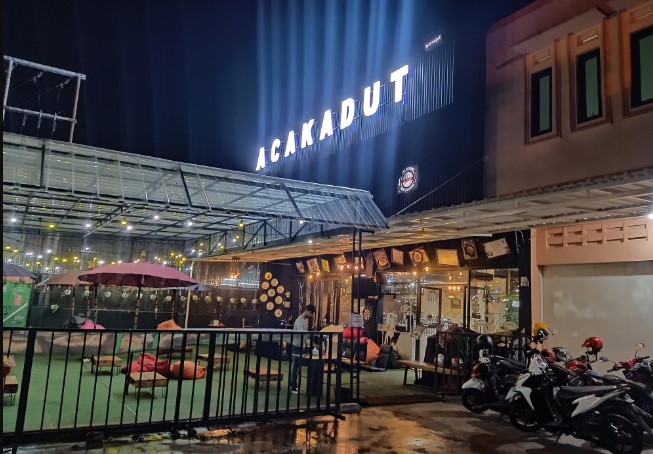 Acakadut resto & Coffee shop desa babakancaringin, 1. Sabore Kitchen, 2. Secret Garden Cafe, 3. Depdoo, 4. Chicoba Cafe, 5. Mak Ecih Cafe, 6. The Celcius Coffee, 7. Bacil Cianjur, 8. Nicole’s Kitchen and Lounge, 9. Mayoutfit & Cafe, 10. Tan Keng Cu Resto & Bakery, 11. Twank Kitchen, 12. Cafe 259 Cianjur (Tutup), 13. Mr.Ebood Platinum Sayang, 14. Kilometer95 Coffee, 15. Orange Cafe Cianjur, 16. Arseven Coffee Corner, 17. Acakadut resto & Coffee Shop (Tutup), 18. Resto Wisata Ciherang, 19. Saung De Faqih, 20. Waroeng Botram, 21. MBS Bistro and Cafe (Tutup), 22. Langit Cafe, 23. Cafe Bcny, 24. Kedai Kopi Riung Gunung, 25. Sela Kopi, 26. Imah Kopi Cianjur, 27. Wardis Koffie, 28. 55 Cafe Cianjur, 29. diKala Coffee & Eatery Cianjur, 30. Cimaya (Tutup), 31. Ujala Cafe & Roastery, 32. De Baksoku, 33. Bakso Niku, 34. Cafe Teras ANYUN, 35. M Garden Cafe