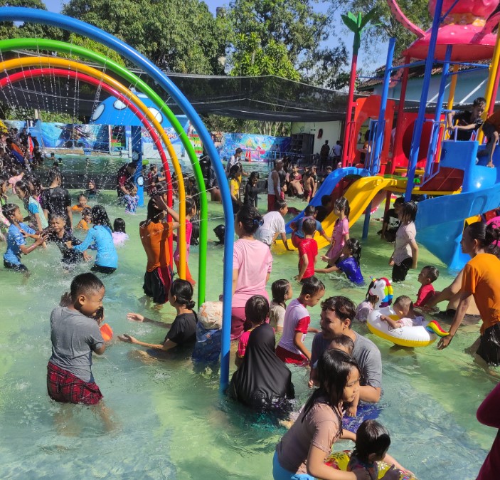 Agrowisata CSPT Comal Baru Super Reef, 1. Widuri Water Park Pemalang, 2. Zatobay Waterboom , 3. Bening Waterboom, 4. Kolam Renang Moga Indah, 5. Agrowisata CSPT Comal Baru, 6. Kolam Renang Panorama, 7. Kolam Renang Feoty, 8. GJ KEBANGGAN, 9. KOLAM RENANG KELUARGA ACIPA GONDANG, 10. Kolam Renang SERUNI, 11. WISATA MATA AIR GETEK, 12. Kolam Renang Wiloci Karangsari, 13. Pemandian Moga Situs Arca Ganesha, 14. Gatra Kencana Bojongnangka, 15. Olympic Swimming Pool Widuri, 16. Kolam Renang Bantarbolang Foresta