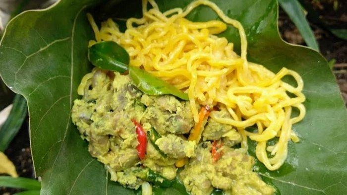 Alakatak via Tribunnews, 1. Soto Carikan, 2. Roti Widoro, 3. Es Gempol Pleret, 4. Ayam Goreng Kampung Mbah Karto Tembel, 5. Alakatak, 6. Mie Ayam Kering, 7. Sate Kambing Pak Momo, 8. Keripik Balung Kethek, 9. Jenang Krasikan, 10. Keripik Belut, 11. Roti Ganep Sukoharjo, 12. Abon Mesran Sukoharjo, 13. Klengkam Sukoharjo