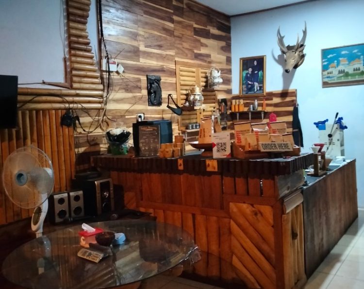 Ambet Kasih Coffee Linggar Galih M, 1. Marlina Kopi, 2. Laloma Cafe, 3. Humble Coffee, 4. Djasmine Coffee, 5. Kedai Artha (Tutup), 6. Oak’s Cafe &amp; Resto (Tutup), 7. Cafe Noni, 8. Kedai KopiApik, 9. Cafe Waroeng Dialogue (Tutup), 10. Kedai Kopi RoaKrak, 11. Cafe Talulla (Tutup), 12. Woza Majalengka (Tutup), 13. Ngopi Bung Majalengka, 14. TROPIS – Warung TKP Majalengka, 15. Bengkel Kopi De’brework, 16. Double_d Cafe, 17. Taman Raharja, 18. Saneskape, 19. Cafekopi, 20. Kedai Baraya Cigasong, 21. Resto Cafe 99, 22. Ambet Kasih Coffee, 23. Tigadelapan Majalengka, 24. La Reina Cafe, 25. Kedai KopiApik, 26. Simfoni Coffee Taste and Place, 27. Ben’s Coffee and Space, 28. JS Cafe and Restaurant
