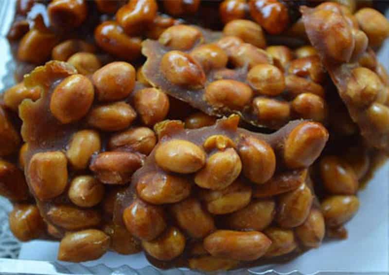Ampyang, 1. Enting-enting Gepuk, 2. Getuk Kethek, 3. Kerupuk Godril, 4. Keripik Paru, 5. Ampyang, 6. Singkong Keju, 7. Bakpia Patok, 8. Roti Wonder, 9. Ronde Sekoteng Jago, 10. Kopi Babah Kacamata, 11. Kopi Biji Salak, 12. Batik Bambu, 13. Bakmi Jowo, 14. Roti Tegal