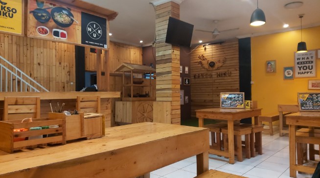 Bakso Niku Rizman Panggabean, 1. Sabore Kitchen, 2. Secret Garden Cafe, 3. Depdoo, 4. Chicoba Cafe, 5. Mak Ecih Cafe, 6. The Celcius Coffee, 7. Bacil Cianjur, 8. Nicole’s Kitchen and Lounge, 9. Mayoutfit & Cafe, 10. Tan Keng Cu Resto & Bakery, 11. Twank Kitchen, 12. Cafe 259 Cianjur (Tutup), 13. Mr.Ebood Platinum Sayang, 14. Kilometer95 Coffee, 15. Orange Cafe Cianjur, 16. Arseven Coffee Corner, 17. Acakadut resto & Coffee Shop (Tutup), 18. Resto Wisata Ciherang, 19. Saung De Faqih, 20. Waroeng Botram, 21. MBS Bistro and Cafe (Tutup), 22. Langit Cafe, 23. Cafe Bcny, 24. Kedai Kopi Riung Gunung, 25. Sela Kopi, 26. Imah Kopi Cianjur, 27. Wardis Koffie, 28. 55 Cafe Cianjur, 29. diKala Coffee & Eatery Cianjur, 30. Cimaya (Tutup), 31. Ujala Cafe & Roastery, 32. De Baksoku, 33. Bakso Niku, 34. Cafe Teras ANYUN, 35. M Garden Cafe
