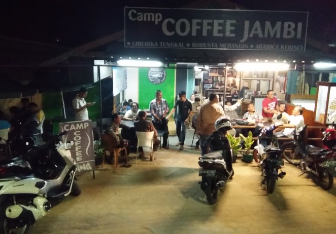 Camp Coffee, 1. Casa De Alicia, 2. Kopi Ketje Jelutung, 3. Atmosfer Cafe, 4. Duniawi Coffee House, 5. Cafe Hangout, 6. Collega Cafe (Tutup), 7. The Classio Cafe, 8. Simon Son Coffee Baker, 9. Taman Langit Cafe (Tutup), 10. Coffee Story, 11. Rain Coffee and Eatery, 12. Waronk Mabes, 13. Ice&Bean, 14. Keep Burger, 15. Warunk Upnormal (Tutup), 16. Jabat Tangan Coffee, 17. Cafeka, 18. Moo Nyusu, 19. Camp Coffee, 20. QZ Comic Cafe, 21. Double D Cafe (Tutup), 22. Unlimited Cafe (Tutup), 23. Eonni M Korean Food Cafe, 24. Clave Cafe (Tutup), 25. Le Colonia, 26. Waroenk Jogja, 27. Jkovkoffie, 28. Copi Oey, 29. Circle Coffee, 30. Cafe Hello Sapa, 31. Soemantri, 32. Hepitea Story, 33. Dome Steak, 34. Cafe Buzz and Resto (Tutup)