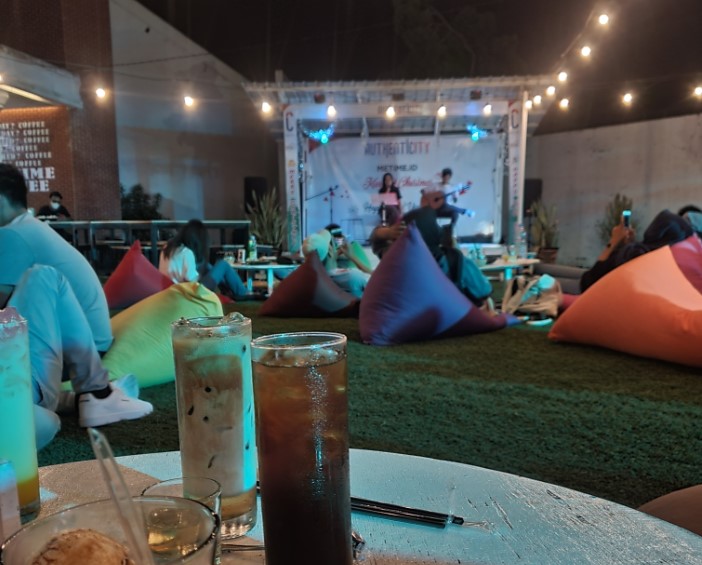 Cafe Metime.id Jeffrey Munthe, 1. Well The Food (WTF Cafe), 2. Dailycious Cafe & Resto, 3. Bencoolen Coffee House, 4. Janji Jiwa & Jiwa Tea Jilid 485, 5. Waroeng Kupi Rumoh Atjeh, 6. Nick Coffee & Ayam Pringgading, 7. Edu Coffee, 8. Konakito (Tutup), 9. Adem Resto, 10. Papuk Mamuk, 11. Aloha Resto, 12. Kedai Kopi Luwak, 13. Eleven Cafe Bengkulu, 14. Bro and Sis Cafe, 15. Truly Cafe and Resto (Tutup), 16. Dream Tea House, 17. Kedai 63 (Tutup), 18. Paris Van Java Cafetaria (Tutup), 19. Roemah Roti, 20. Garis Waktu Coffee, 21. Teras Tebeng, 22. Mozilicious, 23. Rucci Coffee and Mixology, 24. Cafe Metime.id, 25. Bogoshipo Cafe, 26. David Black and Coffee, 27. Time to Wohoo, 28. Barracas Bistro