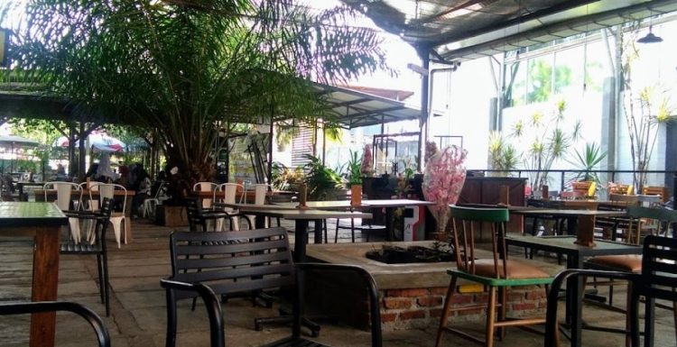 Cafe Bcny Annisa Miranti, 1. Sabore Kitchen, 2. Secret Garden Cafe, 3. Depdoo, 4. Chicoba Cafe, 5. Mak Ecih Cafe, 6. The Celcius Coffee, 7. Bacil Cianjur, 8. Nicole’s Kitchen and Lounge, 9. Mayoutfit & Cafe, 10. Tan Keng Cu Resto & Bakery, 11. Twank Kitchen, 12. Cafe 259 Cianjur (Tutup), 13. Mr.Ebood Platinum Sayang, 14. Kilometer95 Coffee, 15. Orange Cafe Cianjur, 16. Arseven Coffee Corner, 17. Acakadut resto & Coffee Shop (Tutup), 18. Resto Wisata Ciherang, 19. Saung De Faqih, 20. Waroeng Botram, 21. MBS Bistro and Cafe (Tutup), 22. Langit Cafe, 23. Cafe Bcny, 24. Kedai Kopi Riung Gunung, 25. Sela Kopi, 26. Imah Kopi Cianjur, 27. Wardis Koffie, 28. 55 Cafe Cianjur, 29. diKala Coffee & Eatery Cianjur, 30. Cimaya (Tutup), 31. Ujala Cafe & Roastery, 32. De Baksoku, 33. Bakso Niku, 34. Cafe Teras ANYUN, 35. M Garden Cafe