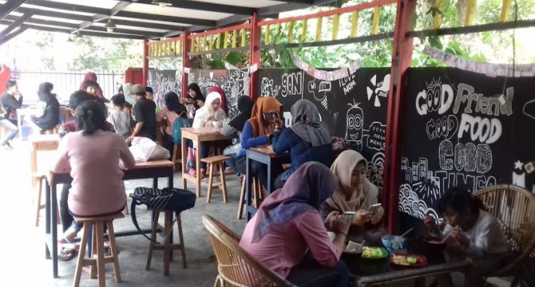 Cafe Duren Menes Driat Bashar, 1. Pondok Nara, 2. Kopi Bakar Bapak Endut, 3. Cafe sarasa coffee shop, 4. Kubik Coffee, 5. Joe’s Brother Coffee Shop &amp; Resto, 6. Bitts Fast&amp;Slow Coffee Bar, 7. Kedai Kopi Toleat, 8. The Suma’s coffee and Music Room, 9. Mc Bamm Corner Cafe, 10. Mustafa 85, 11. Cafe Duren Menes, 12. De’ Badak Cafe (Tutup), 13. Cafe Gadget, 14. Kapulso Cafe, 15. Cafe Youkichen House (Tutup), 16. Cafe Tropis, 17. Cafe Bumi Aki Green, 18. Sejiwa Coffee, 19. Armor Kopi, 20. Mimiti Coffee and Space (Tutup), 21. Di Dago Coffee, 22. Dua Coffee, 23. Int.space, 24. Yumaju Coffee (Tutup), 25. Dikopian, 26. Enemy Coffee Shop, 27. RJ Coffee, 28. Jung Coffee Pandeglang, 29. Kopi_Santri, 30. Villa Hijau Cafe