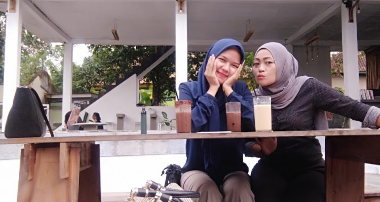 Cafe sarasa coffee shop Miss Neneng, 1. Pondok Nara, 2. Kopi Bakar Bapak Endut, 3. Cafe sarasa coffee shop, 4. Kubik Coffee, 5. Joe’s Brother Coffee Shop &amp; Resto, 6. Bitts Fast&amp;Slow Coffee Bar, 7. Kedai Kopi Toleat, 8. The Suma’s coffee and Music Room, 9. Mc Bamm Corner Cafe, 10. Mustafa 85, 11. Cafe Duren Menes, 12. De’ Badak Cafe (Tutup), 13. Cafe Gadget, 14. Kapulso Cafe, 15. Cafe Youkichen House (Tutup), 16. Cafe Tropis, 17. Cafe Bumi Aki Green, 18. Sejiwa Coffee, 19. Armor Kopi, 20. Mimiti Coffee and Space (Tutup), 21. Di Dago Coffee, 22. Dua Coffee, 23. Int.space, 24. Yumaju Coffee (Tutup), 25. Dikopian, 26. Enemy Coffee Shop, 27. RJ Coffee, 28. Jung Coffee Pandeglang, 29. Kopi_Santri, 30. Villa Hijau Cafe