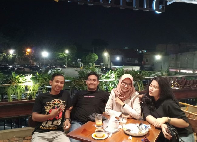 Coffee Story ican agustian, 1. Casa De Alicia, 2. Kopi Ketje Jelutung, 3. Atmosfer Cafe, 4. Duniawi Coffee House, 5. Cafe Hangout, 6. Collega Cafe (Tutup), 7. The Classio Cafe, 8. Simon Son Coffee Baker, 9. Taman Langit Cafe (Tutup), 10. Coffee Story, 11. Rain Coffee and Eatery, 12. Waronk Mabes, 13. Ice&Bean, 14. Keep Burger, 15. Warunk Upnormal (Tutup), 16. Jabat Tangan Coffee, 17. Cafeka, 18. Moo Nyusu, 19. Camp Coffee, 20. QZ Comic Cafe, 21. Double D Cafe (Tutup), 22. Unlimited Cafe (Tutup), 23. Eonni M Korean Food Cafe, 24. Clave Cafe (Tutup), 25. Le Colonia, 26. Waroenk Jogja, 27. Jkovkoffie, 28. Copi Oey, 29. Circle Coffee, 30. Cafe Hello Sapa, 31. Soemantri, 32. Hepitea Story, 33. Dome Steak, 34. Cafe Buzz and Resto (Tutup)