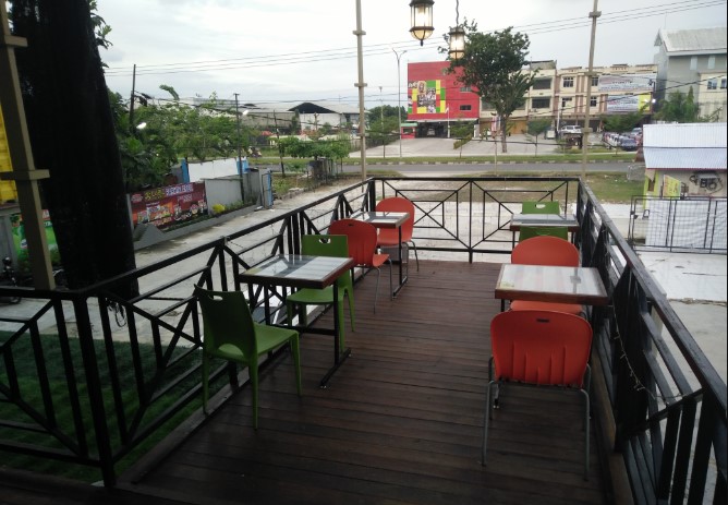 Cubic Cafe & Resto Susanto Lucius, 1. Sky Park Cafe & Bar, 2. Norma Coffee Indonesia, 3. Teras Kopi Sumatera, 4. Garasi 99 Kopitiam, 5. Local Pantry & Studio Karaoke, 6. Re Caffe Platinum, 7. Vivace Cafe, 8. Karambia Cafe and Hangout, 9. Kaldi Coffee Shop, 10. One Alumni Coffee, 11. Aksén Coffee, 12. Tong Susu Cafe, 13. Peterseli Kitchen, 14. Erber Coffee Nodal, 15. GreenSmoothie Factory, 16. Warunk Upnormal (Tutup), 17. Cubic Cafe (Tutup), 18. Mr.Brewok Cafe & Resto, 19. Ghazy, 20. Waroeng Wahid, 21. Lick & Latte Cafe and Resto (Tutup), 22. Memo Cafe (Tutup), 23. Krema Koffie, 24. Ochado Cafe (Tutup), 25. Warkop Pinggiran 45 (Tutup), 26. Sintesa Cafe and Creative Space, 27. Sanobar, 28. Pesona Coffee Pekanbaru