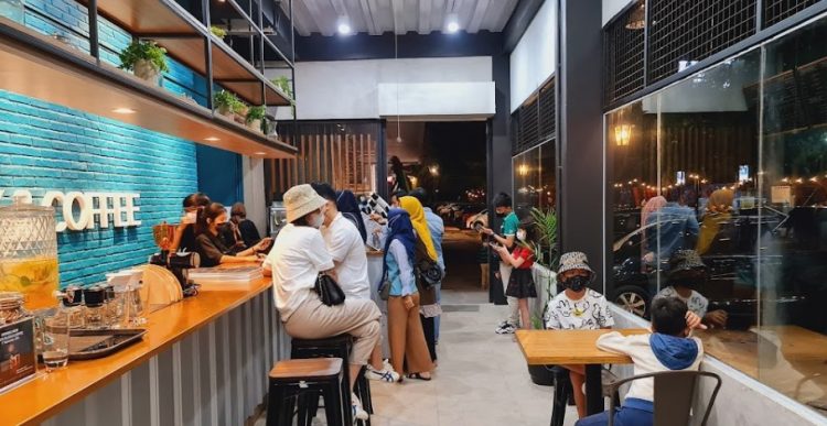 David Black and Coffee, 1. Well The Food (WTF Cafe), 2. Dailycious Cafe & Resto, 3. Bencoolen Coffee House, 4. Janji Jiwa & Jiwa Tea Jilid 485, 5. Waroeng Kupi Rumoh Atjeh, 6. Nick Coffee & Ayam Pringgading, 7. Edu Coffee, 8. Konakito (Tutup), 9. Adem Resto, 10. Papuk Mamuk, 11. Aloha Resto, 12. Kedai Kopi Luwak, 13. Eleven Cafe Bengkulu, 14. Bro and Sis Cafe, 15. Truly Cafe and Resto (Tutup), 16. Dream Tea House, 17. Kedai 63 (Tutup), 18. Paris Van Java Cafetaria (Tutup), 19. Roemah Roti, 20. Garis Waktu Coffee, 21. Teras Tebeng, 22. Mozilicious, 23. Rucci Coffee and Mixology, 24. Cafe Metime.id, 25. Bogoshipo Cafe, 26. David Black and Coffee, 27. Time to Wohoo, 28. Barracas Bistro