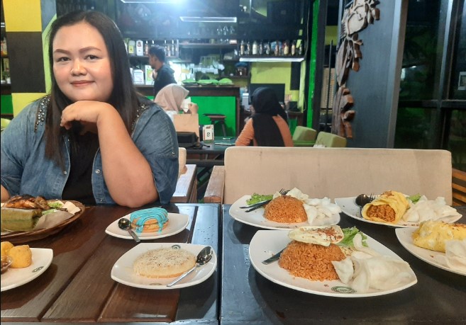 Depdoo Randi Chen, 1. Sabore Kitchen, 2. Secret Garden Cafe, 3. Depdoo, 4. Chicoba Cafe, 5. Mak Ecih Cafe, 6. The Celcius Coffee, 7. Bacil Cianjur, 8. Nicole’s Kitchen and Lounge, 9. Mayoutfit & Cafe, 10. Tan Keng Cu Resto & Bakery, 11. Twank Kitchen, 12. Cafe 259 Cianjur (Tutup), 13. Mr.Ebood Platinum Sayang, 14. Kilometer95 Coffee, 15. Orange Cafe Cianjur, 16. Arseven Coffee Corner, 17. Acakadut resto & Coffee Shop (Tutup), 18. Resto Wisata Ciherang, 19. Saung De Faqih, 20. Waroeng Botram, 21. MBS Bistro and Cafe (Tutup), 22. Langit Cafe, 23. Cafe Bcny, 24. Kedai Kopi Riung Gunung, 25. Sela Kopi, 26. Imah Kopi Cianjur, 27. Wardis Koffie, 28. 55 Cafe Cianjur, 29. diKala Coffee & Eatery Cianjur, 30. Cimaya (Tutup), 31. Ujala Cafe & Roastery, 32. De Baksoku, 33. Bakso Niku, 34. Cafe Teras ANYUN, 35. M Garden Cafe