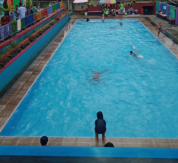 Dita Pelangi Oki Triwahono, 1. Mulyani Garden & Swimming Pool, 2. Kolam Renang Tirto Asri Walik, 3. Purbasari Pancuran Mas, 4. Kolam Ombak Owabong, 5. Kolam Renang Sawah Ijo, 6. Pancuran Ciblon, 7. Kolam Air Panas dan Terapi Ikan Owabong, 8. Lembah Pleset, 9. Dita Pelangi, 10. Kolam Renang FIK 2 Desa Langgar, 11. Kolam renang Serayu, 12. Kolam Renang Sanggaluri Park, 13. Kolam Renang Anak “Tebon”, 14. Kolam Renang Desa Lamuk, 15. Kolam Renang Karina Dewi