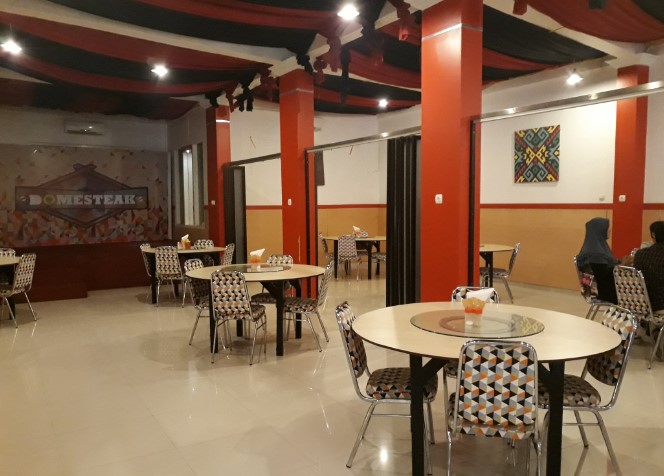 Domesteak Talang Banjar Leni Enaltama, 1. Casa De Alicia, 2. Kopi Ketje Jelutung, 3. Atmosfer Cafe, 4. Duniawi Coffee House, 5. Cafe Hangout, 6. Collega Cafe (Tutup), 7. The Classio Cafe, 8. Simon Son Coffee Baker, 9. Taman Langit Cafe (Tutup), 10. Coffee Story, 11. Rain Coffee and Eatery, 12. Waronk Mabes, 13. Ice&Bean, 14. Keep Burger, 15. Warunk Upnormal (Tutup), 16. Jabat Tangan Coffee, 17. Cafeka, 18. Moo Nyusu, 19. Camp Coffee, 20. QZ Comic Cafe, 21. Double D Cafe (Tutup), 22. Unlimited Cafe (Tutup), 23. Eonni M Korean Food Cafe, 24. Clave Cafe (Tutup), 25. Le Colonia, 26. Waroenk Jogja, 27. Jkovkoffie, 28. Copi Oey, 29. Circle Coffee, 30. Cafe Hello Sapa, 31. Soemantri, 32. Hepitea Story, 33. Dome Steak, 34. Cafe Buzz and Resto (Tutup)