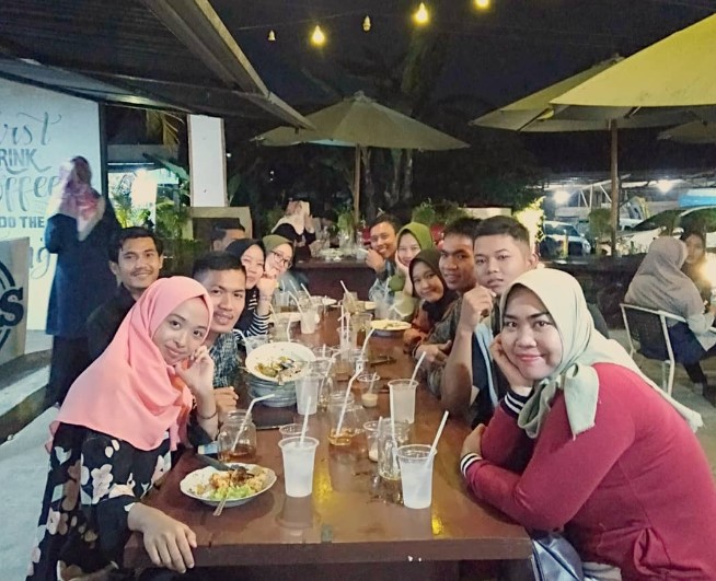 Edu Coffee Ade Sulistiani, 1. Well The Food (WTF Cafe), 2. Dailycious Cafe & Resto, 3. Bencoolen Coffee House, 4. Janji Jiwa & Jiwa Tea Jilid 485, 5. Waroeng Kupi Rumoh Atjeh, 6. Nick Coffee & Ayam Pringgading, 7. Edu Coffee, 8. Konakito (Tutup), 9. Adem Resto, 10. Papuk Mamuk, 11. Aloha Resto, 12. Kedai Kopi Luwak, 13. Eleven Cafe Bengkulu, 14. Bro and Sis Cafe, 15. Truly Cafe and Resto (Tutup), 16. Dream Tea House, 17. Kedai 63 (Tutup), 18. Paris Van Java Cafetaria (Tutup), 19. Roemah Roti, 20. Garis Waktu Coffee, 21. Teras Tebeng, 22. Mozilicious, 23. Rucci Coffee and Mixology, 24. Cafe Metime.id, 25. Bogoshipo Cafe, 26. David Black and Coffee, 27. Time to Wohoo, 28. Barracas Bistro