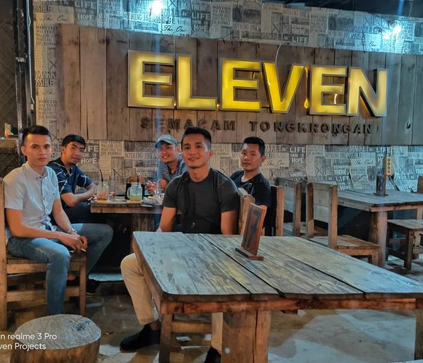 Eleven Cafe Bengkulu, 1. Well The Food (WTF Cafe), 2. Dailycious Cafe & Resto, 3. Bencoolen Coffee House, 4. Janji Jiwa & Jiwa Tea Jilid 485, 5. Waroeng Kupi Rumoh Atjeh, 6. Nick Coffee & Ayam Pringgading, 7. Edu Coffee, 8. Konakito (Tutup), 9. Adem Resto, 10. Papuk Mamuk, 11. Aloha Resto, 12. Kedai Kopi Luwak, 13. Eleven Cafe Bengkulu, 14. Bro and Sis Cafe, 15. Truly Cafe and Resto (Tutup), 16. Dream Tea House, 17. Kedai 63 (Tutup), 18. Paris Van Java Cafetaria (Tutup), 19. Roemah Roti, 20. Garis Waktu Coffee, 21. Teras Tebeng, 22. Mozilicious, 23. Rucci Coffee and Mixology, 24. Cafe Metime.id, 25. Bogoshipo Cafe, 26. David Black and Coffee, 27. Time to Wohoo, 28. Barracas Bistro