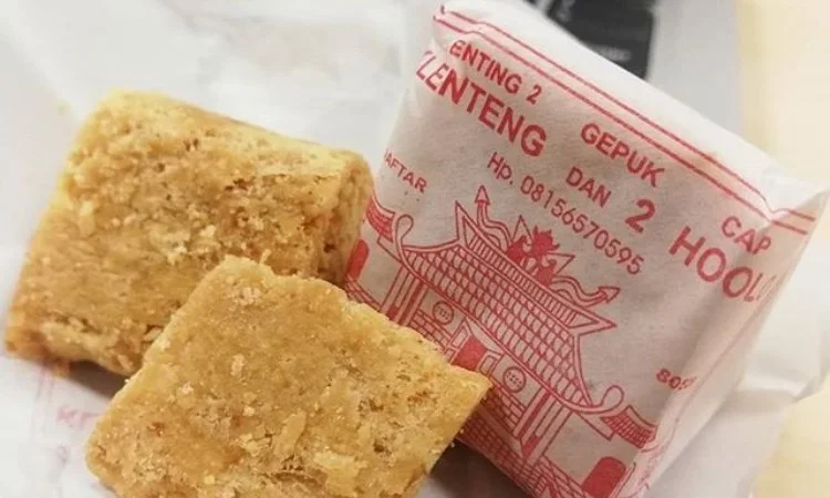 Enting-enting Gepuk via Eventkampus, 1. Enting-enting Gepuk, 2. Getuk Kethek, 3. Kerupuk Godril, 4. Keripik Paru, 5. Ampyang, 6. Singkong Keju, 7. Bakpia Patok, 8. Roti Wonder, 9. Ronde Sekoteng Jago, 10. Kopi Babah Kacamata, 11. Kopi Biji Salak, 12. Batik Bambu, 13. Bakmi Jowo, 14. Roti Tegal