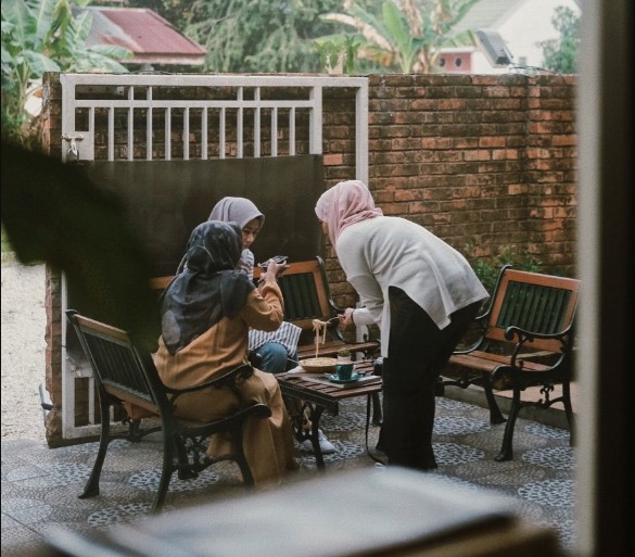 Erber Coffee Nodal, 1. Sky Park Cafe & Bar, 2. Norma Coffee Indonesia, 3. Teras Kopi Sumatera, 4. Garasi 99 Kopitiam, 5. Local Pantry & Studio Karaoke, 6. Re Caffe Platinum, 7. Vivace Cafe, 8. Karambia Cafe and Hangout, 9. Kaldi Coffee Shop, 10. One Alumni Coffee, 11. Aksén Coffee, 12. Tong Susu Cafe, 13. Peterseli Kitchen, 14. Erber Coffee Nodal, 15. GreenSmoothie Factory, 16. Warunk Upnormal (Tutup), 17. Cubic Cafe (Tutup), 18. Mr.Brewok Cafe & Resto, 19. Ghazy, 20. Waroeng Wahid, 21. Lick & Latte Cafe and Resto (Tutup), 22. Memo Cafe (Tutup), 23. Krema Koffie, 24. Ochado Cafe (Tutup), 25. Warkop Pinggiran 45 (Tutup), 26. Sintesa Cafe and Creative Space, 27. Sanobar, 28. Pesona Coffee Pekanbaru