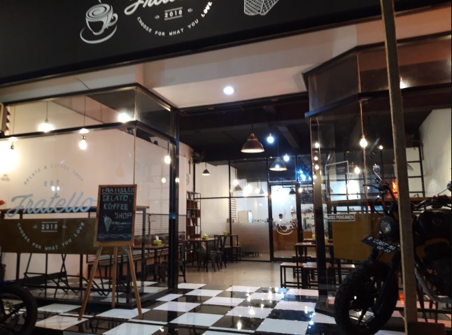 Fratello Gelato and Coffee Shop, 1. Kopilogi, 2. Jemma Coffee, 3. Zabir Coffee and Friends, 4. Our Home ( Eat – Drink – Read ), 5. Hangout Cafe, 6. MENUME Terrace White Cafe, 7. D’Anclom Bistro (Tutup), 8. Garasi Mono Cafe (Tutup), 9. Toast Ngopi, 10. Roti & Kopi Gudang Rasa, 11. Lyfe Eatery (Tutup), 12. Talkie Space, 14. King Cafe, 15. Mahkota Java Cafe, 16. LAMANSUA Coffee, 17. 57 Terus Coffee, 18. D’Eleven Cafe & Resto (Tutup), 19. Cima Milk (Tutup), 20. Taman Kopi Cisurupan, 21. Collega Coffee, 22. Fratello Gelato and Coffee Shop (Tutup), 23. Warkop Mang Ucup, 24. Penyoe Kakopi, 25. Tempat Ketiga, 26. Balong, 27. Kopi Senja, 28. Yogiva Cafe and Resto, 29. SHAFF Resto & Cafe, 30. Benjamin Coffee Bar, 31. Cafe Cozy Afternoon, 32. Eatboss Garut (Tutup), 33. Hayoo Ngopi