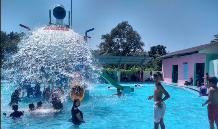 GJ KEBANGGAN GJ Waterpark, 1. Widuri Water Park Pemalang, 2. Zatobay Waterboom , 3. Bening Waterboom, 4. Kolam Renang Moga Indah, 5. Agrowisata CSPT Comal Baru, 6. Kolam Renang Panorama, 7. Kolam Renang Feoty, 8. GJ KEBANGGAN, 9. KOLAM RENANG KELUARGA ACIPA GONDANG, 10. Kolam Renang SERUNI, 11. WISATA MATA AIR GETEK, 12. Kolam Renang Wiloci Karangsari, 13. Pemandian Moga Situs Arca Ganesha, 14. Gatra Kencana Bojongnangka, 15. Olympic Swimming Pool Widuri, 16. Kolam Renang Bantarbolang Foresta