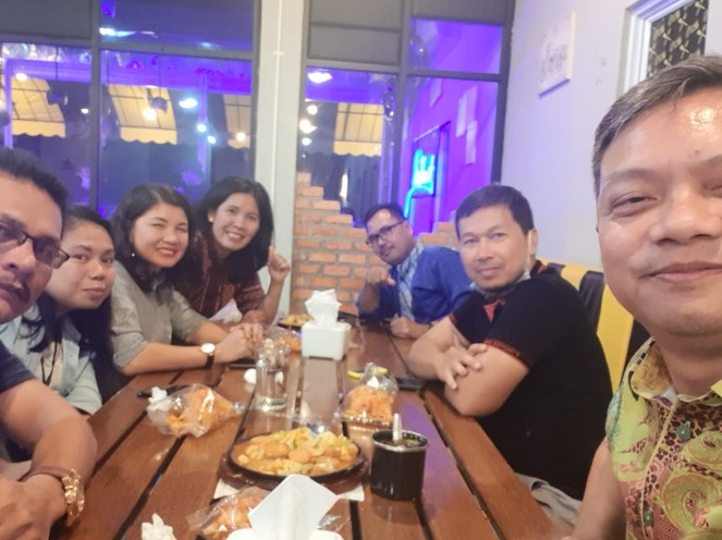 Garasi 99 Kopitiam Gunawan Sembiring, 1. Sky Park Cafe & Bar, 2. Norma Coffee Indonesia, 3. Teras Kopi Sumatera, 4. Garasi 99 Kopitiam, 5. Local Pantry & Studio Karaoke, 6. Re Caffe Platinum, 7. Vivace Cafe, 8. Karambia Cafe and Hangout, 9. Kaldi Coffee Shop, 10. One Alumni Coffee, 11. Aksén Coffee, 12. Tong Susu Cafe, 13. Peterseli Kitchen, 14. Erber Coffee Nodal, 15. GreenSmoothie Factory, 16. Warunk Upnormal (Tutup), 17. Cubic Cafe (Tutup), 18. Mr.Brewok Cafe & Resto, 19. Ghazy, 20. Waroeng Wahid, 21. Lick & Latte Cafe and Resto (Tutup), 22. Memo Cafe (Tutup), 23. Krema Koffie, 24. Ochado Cafe (Tutup), 25. Warkop Pinggiran 45 (Tutup), 26. Sintesa Cafe and Creative Space, 27. Sanobar, 28. Pesona Coffee Pekanbaru
