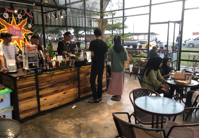 Garis waktu coffee Faizuddin Said Robbani, 1. Well The Food (WTF Cafe), 2. Dailycious Cafe & Resto, 3. Bencoolen Coffee House, 4. Janji Jiwa & Jiwa Tea Jilid 485, 5. Waroeng Kupi Rumoh Atjeh, 6. Nick Coffee & Ayam Pringgading, 7. Edu Coffee, 8. Konakito (Tutup), 9. Adem Resto, 10. Papuk Mamuk, 11. Aloha Resto, 12. Kedai Kopi Luwak, 13. Eleven Cafe Bengkulu, 14. Bro and Sis Cafe, 15. Truly Cafe and Resto (Tutup), 16. Dream Tea House, 17. Kedai 63 (Tutup), 18. Paris Van Java Cafetaria (Tutup), 19. Roemah Roti, 20. Garis Waktu Coffee, 21. Teras Tebeng, 22. Mozilicious, 23. Rucci Coffee and Mixology, 24. Cafe Metime.id, 25. Bogoshipo Cafe, 26. David Black and Coffee, 27. Time to Wohoo, 28. Barracas Bistro