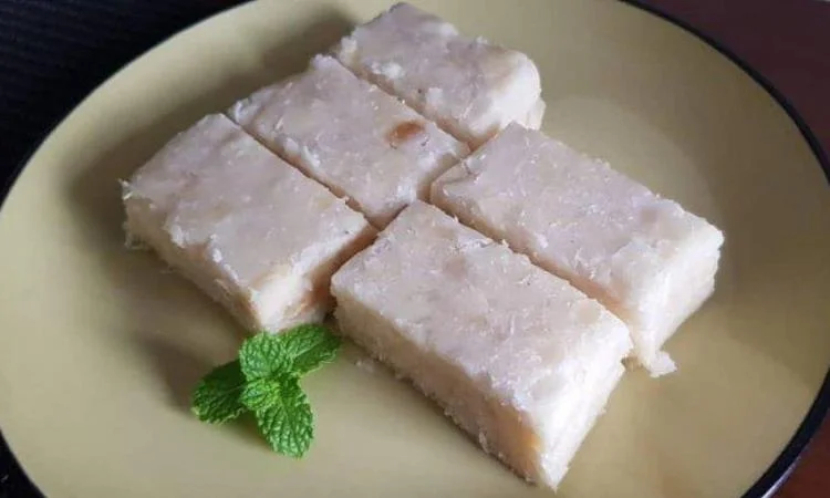 Getuk Kethek via Tribunnews, 1. Enting-enting Gepuk, 2. Getuk Kethek, 3. Kerupuk Godril, 4. Keripik Paru, 5. Ampyang, 6. Singkong Keju, 7. Bakpia Patok, 8. Roti Wonder, 9. Ronde Sekoteng Jago, 10. Kopi Babah Kacamata, 11. Kopi Biji Salak, 12. Batik Bambu, 13. Bakmi Jowo, 14. Roti Tegal