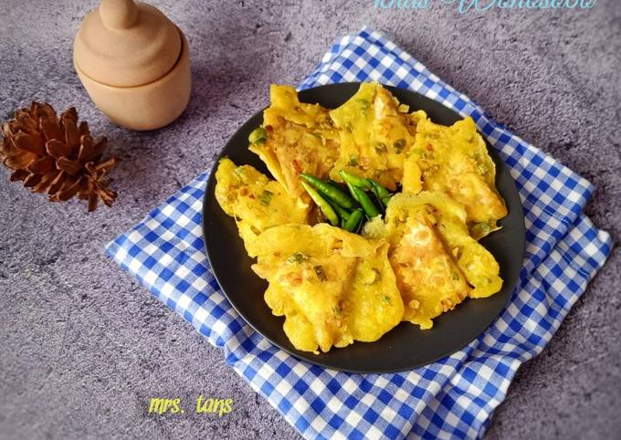 Gorengan Tempe Kemul, 1. Keripik Tempe Kemul, 2. Mie Ongklok, 3. Purwaceng, 4. Opak Singkong, 5. Keripik Jamur, 6. Kacang Dieng, 7. Dendeng Gepuk, 8. Carica Sumbing Segar, 9. Sagon, 10. Terong Belanda, 11. Teh Tambi, 12. Geblek, 13. Opak Angin, 14. Sego Megono, 15. Keripik Kentang, 16. Gorengan Tempe Kemul, 17. Salak khas Wonosobo, 18. Dodol Salak, 19. Combro