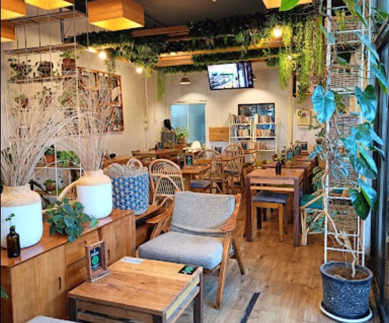 GreenSmoothie factory Althaf Fathan, 1. Sky Park Cafe & Bar, 2. Norma Coffee Indonesia, 3. Teras Kopi Sumatera, 4. Garasi 99 Kopitiam, 5. Local Pantry & Studio Karaoke, 6. Re Caffe Platinum, 7. Vivace Cafe, 8. Karambia Cafe and Hangout, 9. Kaldi Coffee Shop, 10. One Alumni Coffee, 11. Aksén Coffee, 12. Tong Susu Cafe, 13. Peterseli Kitchen, 14. Erber Coffee Nodal, 15. GreenSmoothie Factory, 16. Warunk Upnormal (Tutup), 17. Cubic Cafe (Tutup), 18. Mr.Brewok Cafe & Resto, 19. Ghazy, 20. Waroeng Wahid, 21. Lick & Latte Cafe and Resto (Tutup), 22. Memo Cafe (Tutup), 23. Krema Koffie, 24. Ochado Cafe (Tutup), 25. Warkop Pinggiran 45 (Tutup), 26. Sintesa Cafe and Creative Space, 27. Sanobar, 28. Pesona Coffee Pekanbaru