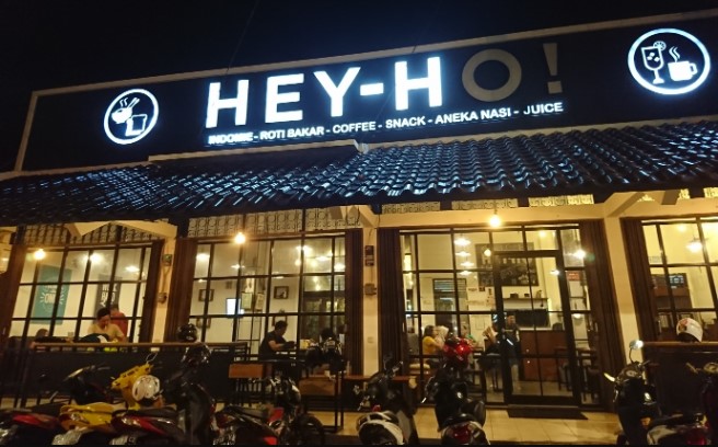 HEYHO CAFE AND COFFEE BAR Benny Okashii, 1. Stasiun Kopi Purwakarta, 2. Hutan Jati Cafe & Gelato, 3. Jiro Coffee & Toast, 4. Oppa Korean Cafe & BBQ, 5. Two Elements Cafe, 6. Kakota Cafe dan Resto, 7. Queena Cake Corner, 8. Café The Sunday, 9. WKWK Food And Drink – Purwakarta, 10. Cafe & Resto FOLLOWMIE (Tutup), 11. W.H.O Warung Hotplate Odon – Purwakarta, 22. HEYHO CAFE AND COFFEE BAR, 13. Ngawangkong Cafe & Karaoke, 14. Selabin Tana Cafe (Tutup), 15. Nafa Cafe (Tutup), 16. Hide & Seek Purwakarta, 17. Hexa Space, 20. Teh Susu (Tutup), 21. Waroeng OTW (Tutup), 22. Yuri House Cafe (Tutup), 23. Inspired Coffee and Lounge (Tutup Sementara), 24. Hashtag Cafe (Tutup), 25. Warunk Upnormal Purwakarta, 26. Kopi Yor Purwakarta, 27. IMAKU Coffee & Pastry