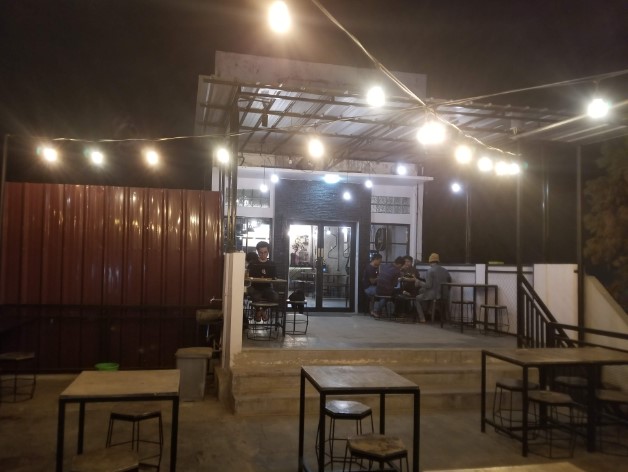 IMAKU Coffee & Pastry Alfin Mulyadi, 1. Stasiun Kopi Purwakarta, 2. Hutan Jati Cafe & Gelato, 3. Jiro Coffee & Toast, 4. Oppa Korean Cafe & BBQ, 5. Two Elements Cafe, 6. Kakota Cafe dan Resto, 7. Queena Cake Corner, 8. Café The Sunday, 9. WKWK Food And Drink – Purwakarta, 10. Cafe & Resto FOLLOWMIE (Tutup), 11. W.H.O Warung Hotplate Odon – Purwakarta, 22. HEYHO CAFE AND COFFEE BAR, 13. Ngawangkong Cafe & Karaoke, 14. Selabin Tana Cafe (Tutup), 15. Nafa Cafe (Tutup), 16. Hide & Seek Purwakarta, 17. Hexa Space, 20. Teh Susu (Tutup), 21. Waroeng OTW (Tutup), 22. Yuri House Cafe (Tutup), 23. Inspired Coffee and Lounge (Tutup Sementara), 24. Hashtag Cafe (Tutup), 25. Warunk Upnormal Purwakarta, 26. Kopi Yor Purwakarta, 27. IMAKU Coffee & Pastry