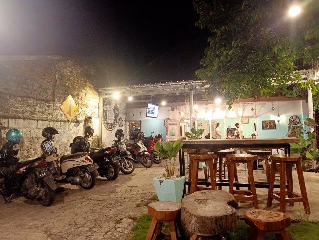 Imah kopi cianjur Cjarlos Spaski Sinarta, 1. Sabore Kitchen, 2. Secret Garden Cafe, 3. Depdoo, 4. Chicoba Cafe, 5. Mak Ecih Cafe, 6. The Celcius Coffee, 7. Bacil Cianjur, 8. Nicole’s Kitchen and Lounge, 9. Mayoutfit & Cafe, 10. Tan Keng Cu Resto & Bakery, 11. Twank Kitchen, 12. Cafe 259 Cianjur (Tutup), 13. Mr.Ebood Platinum Sayang, 14. Kilometer95 Coffee, 15. Orange Cafe Cianjur, 16. Arseven Coffee Corner, 17. Acakadut resto & Coffee Shop (Tutup), 18. Resto Wisata Ciherang, 19. Saung De Faqih, 20. Waroeng Botram, 21. MBS Bistro and Cafe (Tutup), 22. Langit Cafe, 23. Cafe Bcny, 24. Kedai Kopi Riung Gunung, 25. Sela Kopi, 26. Imah Kopi Cianjur, 27. Wardis Koffie, 28. 55 Cafe Cianjur, 29. diKala Coffee & Eatery Cianjur, 30. Cimaya (Tutup), 31. Ujala Cafe & Roastery, 32. De Baksoku, 33. Bakso Niku, 34. Cafe Teras ANYUN, 35. M Garden Cafe