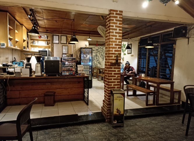 Jkovkoffie Supriadi Ahmad, 1. Casa De Alicia, 2. Kopi Ketje Jelutung, 3. Atmosfer Cafe, 4. Duniawi Coffee House, 5. Cafe Hangout, 6. Collega Cafe (Tutup), 7. The Classio Cafe, 8. Simon Son Coffee Baker, 9. Taman Langit Cafe (Tutup), 10. Coffee Story, 11. Rain Coffee and Eatery, 12. Waronk Mabes, 13. Ice&Bean, 14. Keep Burger, 15. Warunk Upnormal (Tutup), 16. Jabat Tangan Coffee, 17. Cafeka, 18. Moo Nyusu, 19. Camp Coffee, 20. QZ Comic Cafe, 21. Double D Cafe (Tutup), 22. Unlimited Cafe (Tutup), 23. Eonni M Korean Food Cafe, 24. Clave Cafe (Tutup), 25. Le Colonia, 26. Waroenk Jogja, 27. Jkovkoffie, 28. Copi Oey, 29. Circle Coffee, 30. Cafe Hello Sapa, 31. Soemantri, 32. Hepitea Story, 33. Dome Steak, 34. Cafe Buzz and Resto (Tutup)