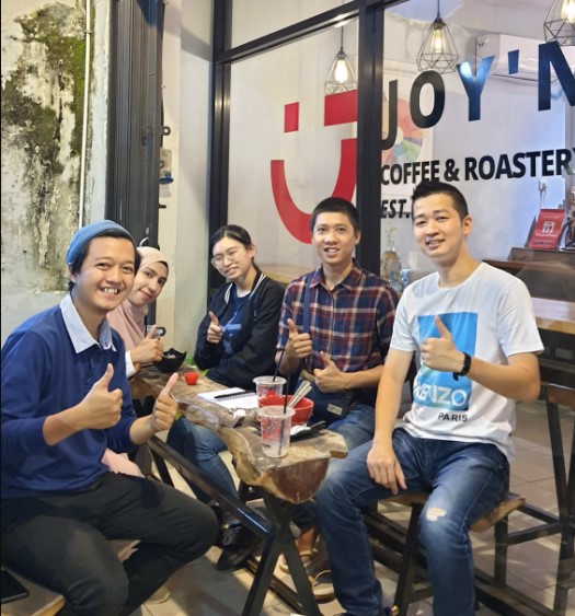 Joy'n Coffee, 1. House Of Merich, 2. Bonn Garden Cafe, 3. Soree, 4. Temu Rindu Coffee & Eatery (Tutup), 5. Bumi Tu7uh, 6. Adore Cafe and Studio Room, 7. Mayor Board Game Cafe (Tutup), 8. Luthier Coffee, 9. Joy’n Coffee, 10. Equator Rooftop Cafe, 11. Gunz Cafe, 12. Chachago Palembang, 13. The Forest, 14. R&B Grill Palembang, 15. 88 C Bakery and Resto, 16. Kopi Darat Garden Cafe, 17. York Cafe, 18. Nyandu Cafe and Turtle Farm (Tutup), 19. Kedai D’Rusun, 20. Kambang Iwak, 21. Taman Simpang Polda, 22. Warung Kopi Apek, 23. Bandrek 555 Kedaung, 24. Warung Mama Lenggang, 25. Taman Sekanak Lambidaro, 26. Kedai Siru, 27. Benteng Kuto Besak, 28. History Coffee, 29. Bingen Cafe (Tutup)