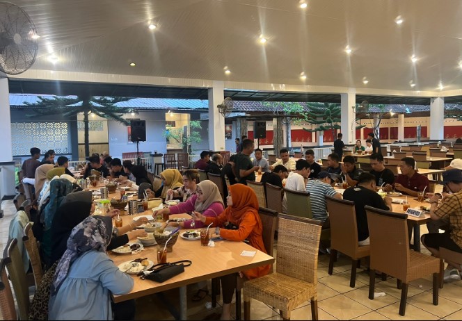 Jumbo SeaFood Ramdana Putra, 1. Flipflop Coffee, 2. Warung Nongkrong (WN), 3. TEMAN KOPI, 4. Beringin Cinta Unila, 5. KFC Kedaton Lampung, 6. Mall Boemi Kedaton, 7. Tugu Adipura Bundaran Gajah, 8. Waroeng Diggers, 9. Tugu Pengantin, 10. Lungsir, 11. Halaman Kantor Gubernur, 12. Wood Stairs Cafe, 13. Stadion Pahoman, 14. PKOR Way Halim, 15. The Summit Bistro, 16. Oops Pujasera, 17. Lampung Walk, 18. Kedai Mie Aceh Jamboe Raya Way Halim, 19. Cafe Babe (Tutup), 20. Jumbo SeaFood (Tutup), 21. Sky Garden Cafe and Resto, 22. Dijou Coffeebar ( RELX ), 23. Liep’s Cafe, 24. Owl Cafe (Tutup), 25. Perut Bulat Cafe and Resto (Tutup), 26. Alun-alun Kota bandar Lampung alias Taman Gajah, 27. Ciplaz Lampung (RAMAYANA), 28. Depan Museum Lampung