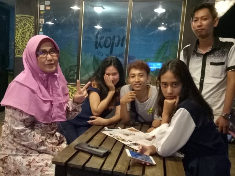 Jung Coffee Pandeglang Erna Dahniar, 1. Pondok Nara, 2. Kopi Bakar Bapak Endut, 3. Cafe sarasa coffee shop, 4. Kubik Coffee, 5. Joe’s Brother Coffee Shop &amp; Resto, 6. Bitts Fast&amp;Slow Coffee Bar, 7. Kedai Kopi Toleat, 8. The Suma’s coffee and Music Room, 9. Mc Bamm Corner Cafe, 10. Mustafa 85, 11. Cafe Duren Menes, 12. De’ Badak Cafe (Tutup), 13. Cafe Gadget, 14. Kapulso Cafe, 15. Cafe Youkichen House (Tutup), 16. Cafe Tropis, 17. Cafe Bumi Aki Green, 18. Sejiwa Coffee, 19. Armor Kopi, 20. Mimiti Coffee and Space (Tutup), 21. Di Dago Coffee, 22. Dua Coffee, 23. Int.space, 24. Yumaju Coffee (Tutup), 25. Dikopian, 26. Enemy Coffee Shop, 27. RJ Coffee, 28. Jung Coffee Pandeglang, 29. Kopi_Santri, 30. Villa Hijau Cafe