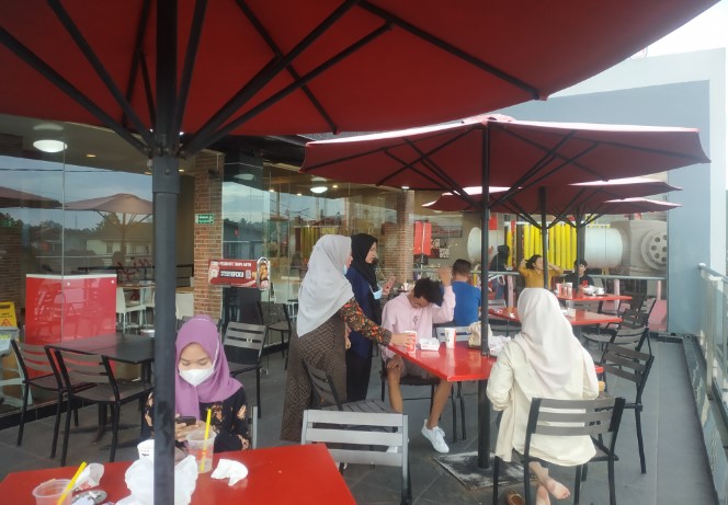 KFC Kedaton Lampung Edy, 1. Flipflop Coffee, 2. Warung Nongkrong (WN), 3. TEMAN KOPI, 4. Beringin Cinta Unila, 5. KFC Kedaton Lampung, 6. Mall Boemi Kedaton, 7. Tugu Adipura Bundaran Gajah, 8. Waroeng Diggers, 9. Tugu Pengantin, 10. Lungsir, 11. Halaman Kantor Gubernur, 12. Wood Stairs Cafe, 13. Stadion Pahoman, 14. PKOR Way Halim, 15. The Summit Bistro, 16. Oops Pujasera, 17. Lampung Walk, 18. Kedai Mie Aceh Jamboe Raya Way Halim, 19. Cafe Babe (Tutup), 20. Jumbo SeaFood (Tutup), 21. Sky Garden Cafe and Resto, 22. Dijou Coffeebar ( RELX ), 23. Liep’s Cafe, 24. Owl Cafe (Tutup), 25. Perut Bulat Cafe and Resto (Tutup), 26. Alun-alun Kota bandar Lampung alias Taman Gajah, 27. Ciplaz Lampung (RAMAYANA), 28. Depan Museum Lampung