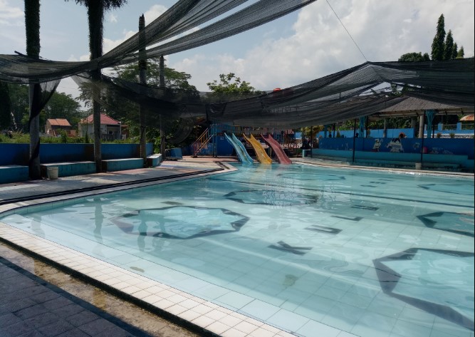 KOLAM RENANG KULU ASRI faris priadi, 1. Kolam Renang Banyubiru, 2. Kolam Renanģ Bulaksari, 3. Dupan Water Park, 4. Kolam Renang BRD Pekalongan Dreams Big Park, 5. Kolam Renang Binali, 6. Kolam Renang Prima Graha Karanganyar, 7. Telaga Al Kautsar, 8. Kolam Renang Kedung Ketjeh, 9. Kolam Renang Kulu Asri, 10. Kolam Renang Bandar EcoPark, 11. Kolam Renang Tirta Arum, 12. Kolam Renang Grabyag Tirta Asri (GTA), 13. Anisa Water Park, 14. Kolam Renang, Terapi Ikan, dan RM. Kebon Jeruk, 15. Kolam Renang TIRTA GALIH, 16. Kolam Renang Langkap