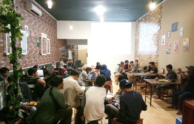 Kedai 63 Bengkulu Oktaria Sulastri, 1. Well The Food (WTF Cafe), 2. Dailycious Cafe & Resto, 3. Bencoolen Coffee House, 4. Janji Jiwa & Jiwa Tea Jilid 485, 5. Waroeng Kupi Rumoh Atjeh, 6. Nick Coffee & Ayam Pringgading, 7. Edu Coffee, 8. Konakito (Tutup), 9. Adem Resto, 10. Papuk Mamuk, 11. Aloha Resto, 12. Kedai Kopi Luwak, 13. Eleven Cafe Bengkulu, 14. Bro and Sis Cafe, 15. Truly Cafe and Resto (Tutup), 16. Dream Tea House, 17. Kedai 63 (Tutup), 18. Paris Van Java Cafetaria (Tutup), 19. Roemah Roti, 20. Garis Waktu Coffee, 21. Teras Tebeng, 22. Mozilicious, 23. Rucci Coffee and Mixology, 24. Cafe Metime.id, 25. Bogoshipo Cafe, 26. David Black and Coffee, 27. Time to Wohoo, 28. Barracas Bistro