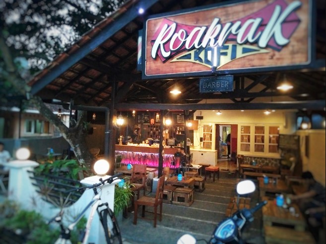 Kedai Kopi RoaKrak, 1. Marlina Kopi, 2. Laloma Cafe, 3. Humble Coffee, 4. Djasmine Coffee, 5. Kedai Artha (Tutup), 6. Oak’s Cafe &amp; Resto (Tutup), 7. Cafe Noni, 8. Kedai KopiApik, 9. Cafe Waroeng Dialogue (Tutup), 10. Kedai Kopi RoaKrak, 11. Cafe Talulla (Tutup), 12. Woza Majalengka (Tutup), 13. Ngopi Bung Majalengka, 14. TROPIS – Warung TKP Majalengka, 15. Bengkel Kopi De’brework, 16. Double_d Cafe, 17. Taman Raharja, 18. Saneskape, 19. Cafekopi, 20. Kedai Baraya Cigasong, 21. Resto Cafe 99, 22. Ambet Kasih Coffee, 23. Tigadelapan Majalengka, 24. La Reina Cafe, 25. Kedai KopiApik, 26. Simfoni Coffee Taste and Place, 27. Ben’s Coffee and Space, 28. JS Cafe and Restaurant
