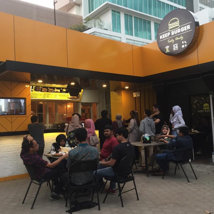 Keep Burger, 1. Casa De Alicia, 2. Kopi Ketje Jelutung, 3. Atmosfer Cafe, 4. Duniawi Coffee House, 5. Cafe Hangout, 6. Collega Cafe (Tutup), 7. The Classio Cafe, 8. Simon Son Coffee Baker, 9. Taman Langit Cafe (Tutup), 10. Coffee Story, 11. Rain Coffee and Eatery, 12. Waronk Mabes, 13. Ice&Bean, 14. Keep Burger, 15. Warunk Upnormal (Tutup), 16. Jabat Tangan Coffee, 17. Cafeka, 18. Moo Nyusu, 19. Camp Coffee, 20. QZ Comic Cafe, 21. Double D Cafe (Tutup), 22. Unlimited Cafe (Tutup), 23. Eonni M Korean Food Cafe, 24. Clave Cafe (Tutup), 25. Le Colonia, 26. Waroenk Jogja, 27. Jkovkoffie, 28. Copi Oey, 29. Circle Coffee, 30. Cafe Hello Sapa, 31. Soemantri, 32. Hepitea Story, 33. Dome Steak, 34. Cafe Buzz and Resto (Tutup)