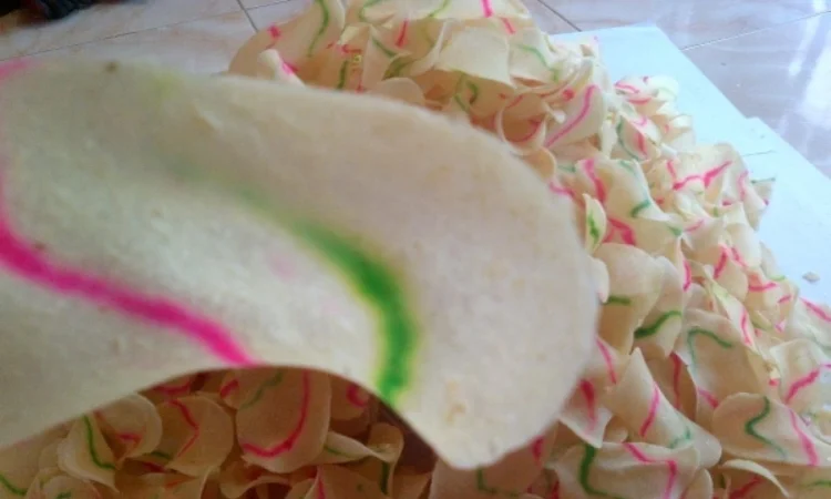 Kerupuk Godril via Inibaru, 1. Enting-enting Gepuk, 2. Getuk Kethek, 3. Kerupuk Godril, 4. Keripik Paru, 5. Ampyang, 6. Singkong Keju, 7. Bakpia Patok, 8. Roti Wonder, 9. Ronde Sekoteng Jago, 10. Kopi Babah Kacamata, 11. Kopi Biji Salak, 12. Batik Bambu, 13. Bakmi Jowo, 14. Roti Tegal