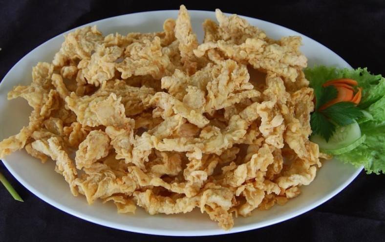 Keripik Jamur, 1. Keripik Tempe Kemul, 2. Mie Ongklok, 3. Purwaceng, 4. Opak Singkong, 5. Keripik Jamur, 6. Kacang Dieng, 7. Dendeng Gepuk, 8. Carica Sumbing Segar, 9. Sagon, 10. Terong Belanda, 11. Teh Tambi, 12. Geblek, 13. Opak Angin, 14. Sego Megono, 15. Keripik Kentang, 16. Gorengan Tempe Kemul, 17. Salak khas Wonosobo, 18. Dodol Salak, 19. Combro