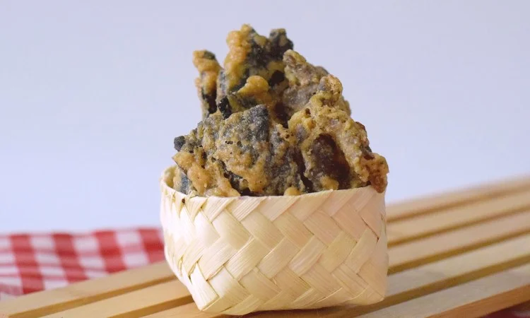 Keripik Paru via Omiyago, 1. Enting-enting Gepuk, 2. Getuk Kethek, 3. Kerupuk Godril, 4. Keripik Paru, 5. Ampyang, 6. Singkong Keju, 7. Bakpia Patok, 8. Roti Wonder, 9. Ronde Sekoteng Jago, 10. Kopi Babah Kacamata, 11. Kopi Biji Salak, 12. Batik Bambu, 13. Bakmi Jowo, 14. Roti Tegal