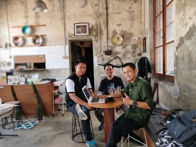 Kilometer95 Coffee Ncep Math, 1. Sabore Kitchen, 2. Secret Garden Cafe, 3. Depdoo, 4. Chicoba Cafe, 5. Mak Ecih Cafe, 6. The Celcius Coffee, 7. Bacil Cianjur, 8. Nicole’s Kitchen and Lounge, 9. Mayoutfit & Cafe, 10. Tan Keng Cu Resto & Bakery, 11. Twank Kitchen, 12. Cafe 259 Cianjur (Tutup), 13. Mr.Ebood Platinum Sayang, 14. Kilometer95 Coffee, 15. Orange Cafe Cianjur, 16. Arseven Coffee Corner, 17. Acakadut resto & Coffee Shop (Tutup), 18. Resto Wisata Ciherang, 19. Saung De Faqih, 20. Waroeng Botram, 21. MBS Bistro and Cafe (Tutup), 22. Langit Cafe, 23. Cafe Bcny, 24. Kedai Kopi Riung Gunung, 25. Sela Kopi, 26. Imah Kopi Cianjur, 27. Wardis Koffie, 28. 55 Cafe Cianjur, 29. diKala Coffee & Eatery Cianjur, 30. Cimaya (Tutup), 31. Ujala Cafe & Roastery, 32. De Baksoku, 33. Bakso Niku, 34. Cafe Teras ANYUN, 35. M Garden Cafe
